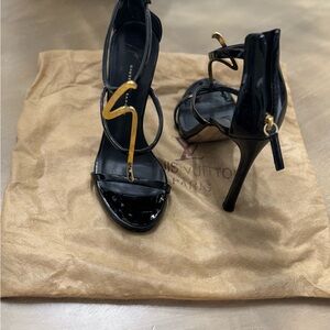 Giuseppe Zanotti Heels – Black Patent & Gold “G” Detail – Size 37